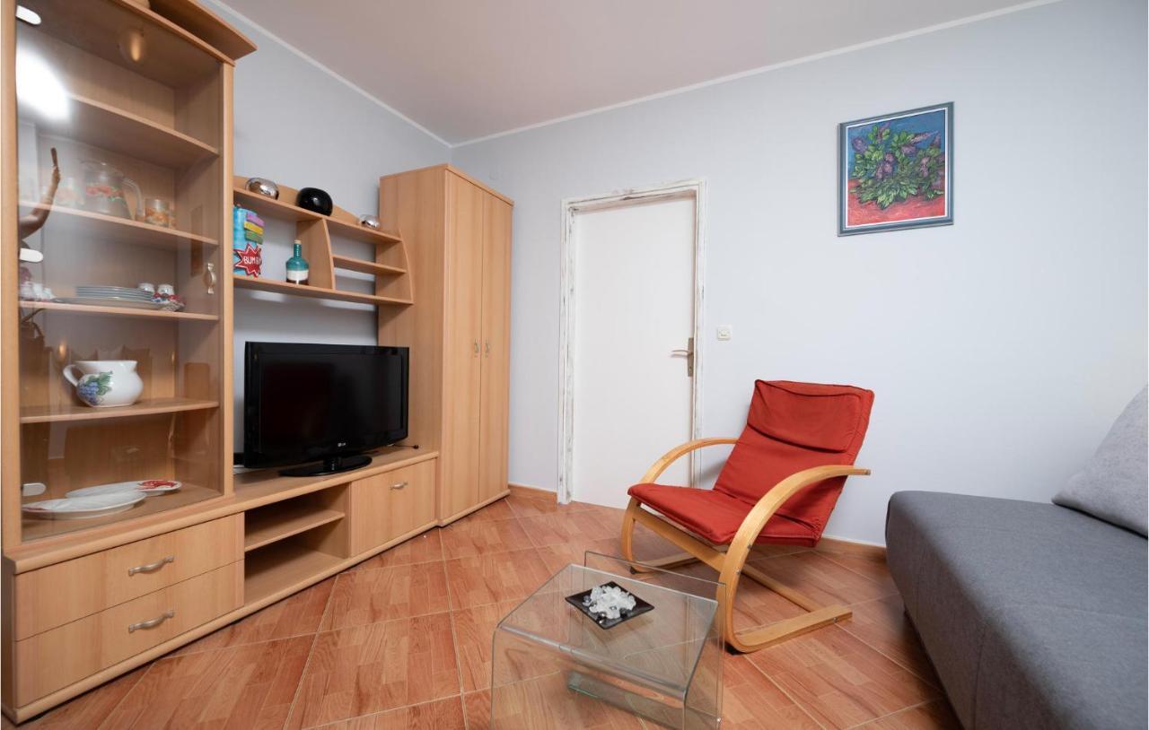 1 Bedroom Amazing Apartment In Peruški Eksteriør billede
