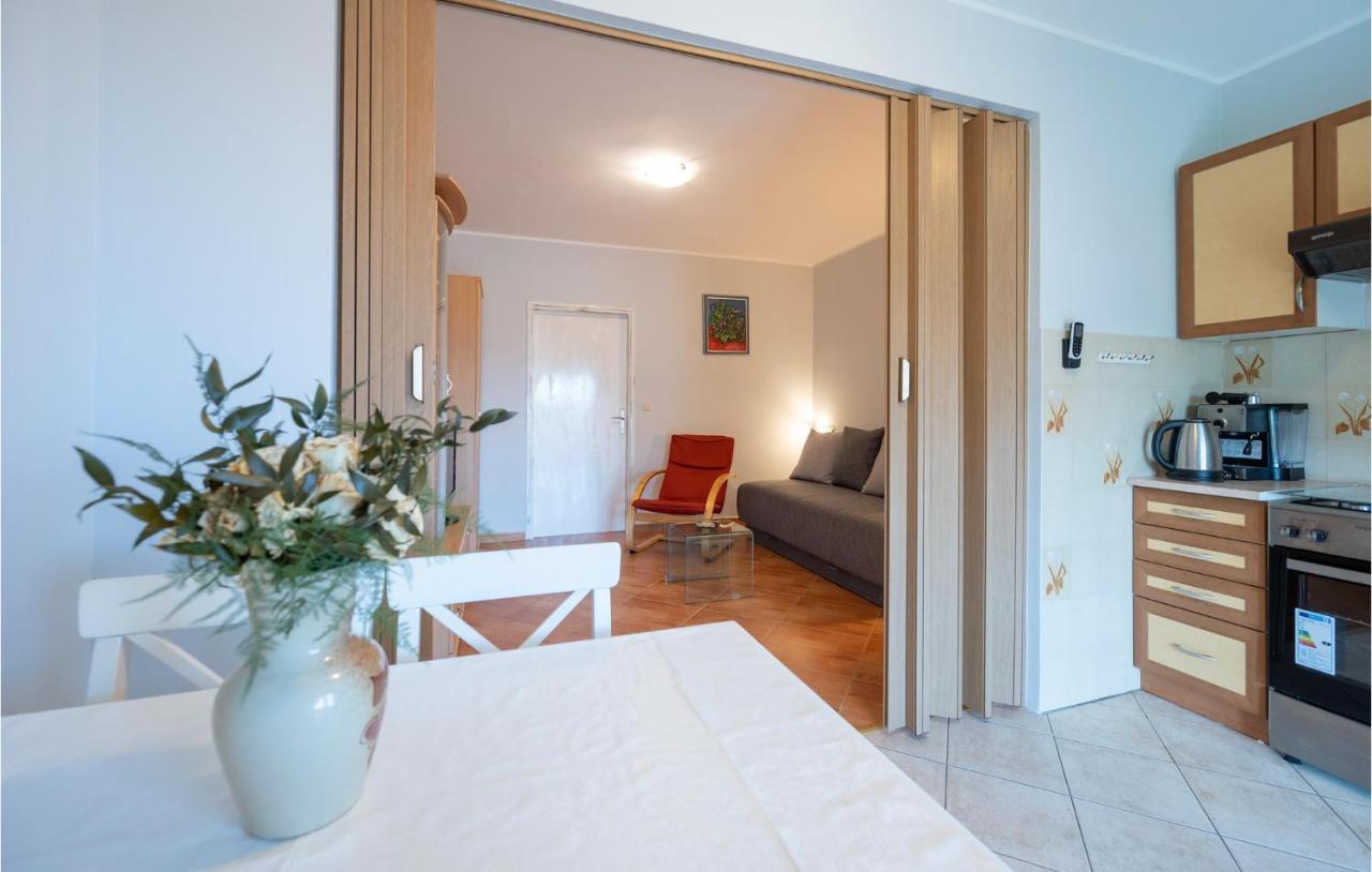1 Bedroom Amazing Apartment In Peruški Eksteriør billede