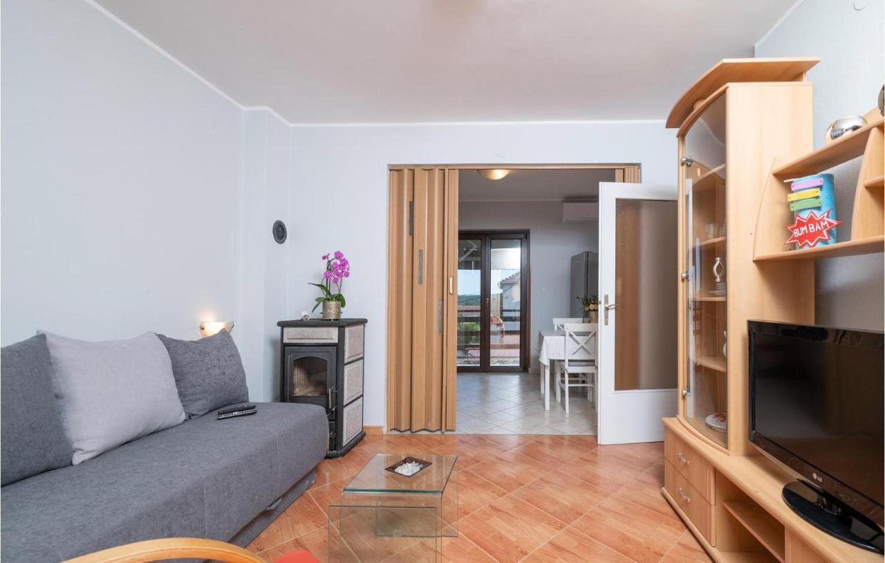 1 Bedroom Amazing Apartment In Peruški Eksteriør billede